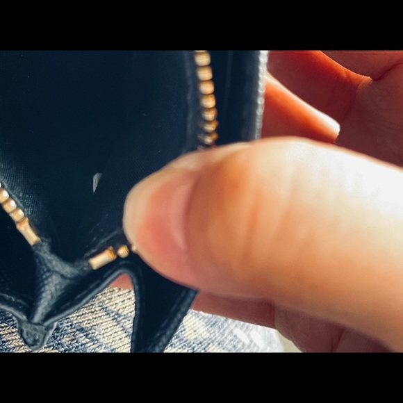 ❌SOLD❌Prada Saffiano crossbody wallet - Picture 8 of 13